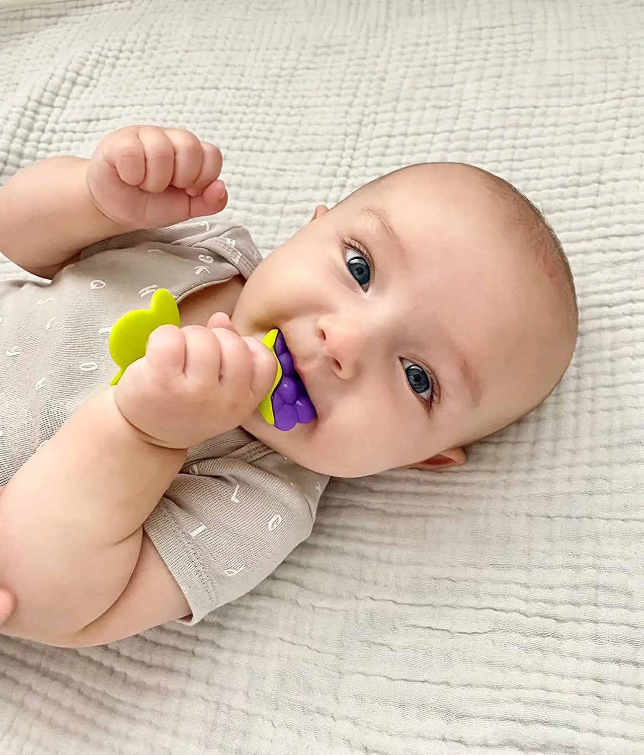 đđ¶ Jouet de Dentition BĂ©bĂ© â Sucette Ă MĂącher en Silicone en Forme de Fruitâą - PlanĂšte bĂ©bĂ©