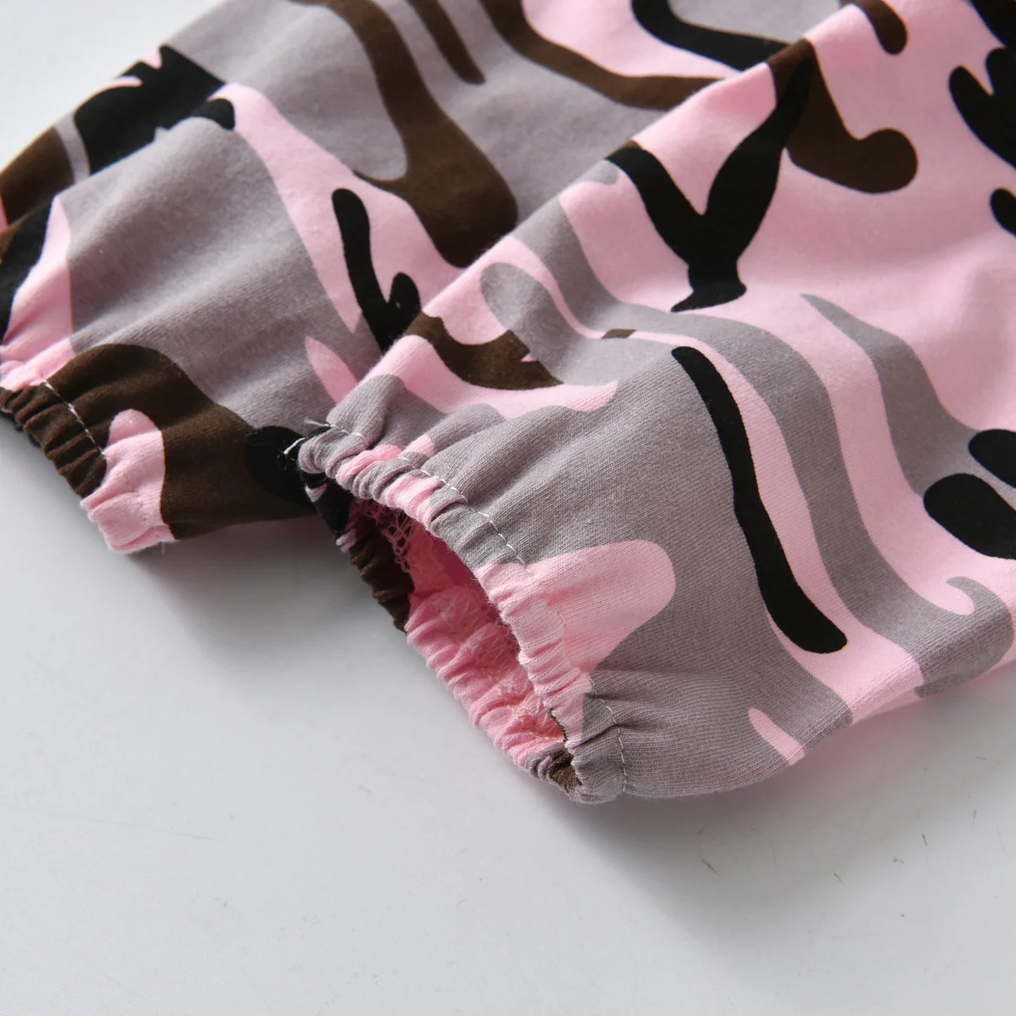đžđȘ Ensemble BĂ©bĂ© Fille 3 PiĂšces â Body Ă Message, Pantalon Camouflage & Bandeau NĆud â KuKitty â Printempsâą - PlanĂšte bĂ©bĂ©