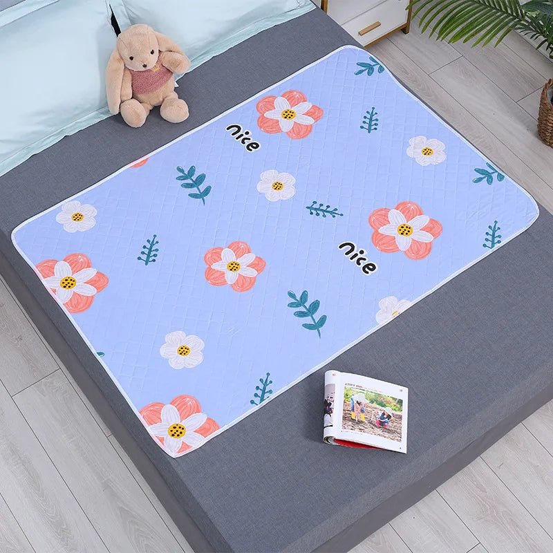 đïž Tapis ImpermĂ©able Lavable pour BĂ©bĂ© â 50x70 cm â Motifs Cartoon â Protection Urinaire & Changeâą - PlanĂšte bĂ©bĂ©