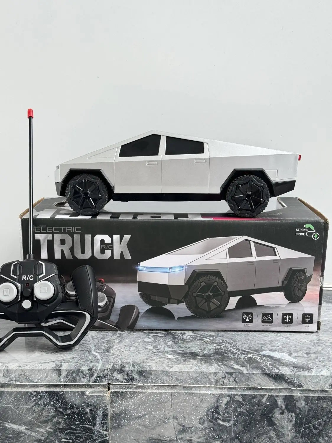 Voiture Télécommandée RC Cybertruck™ - Planète bébé