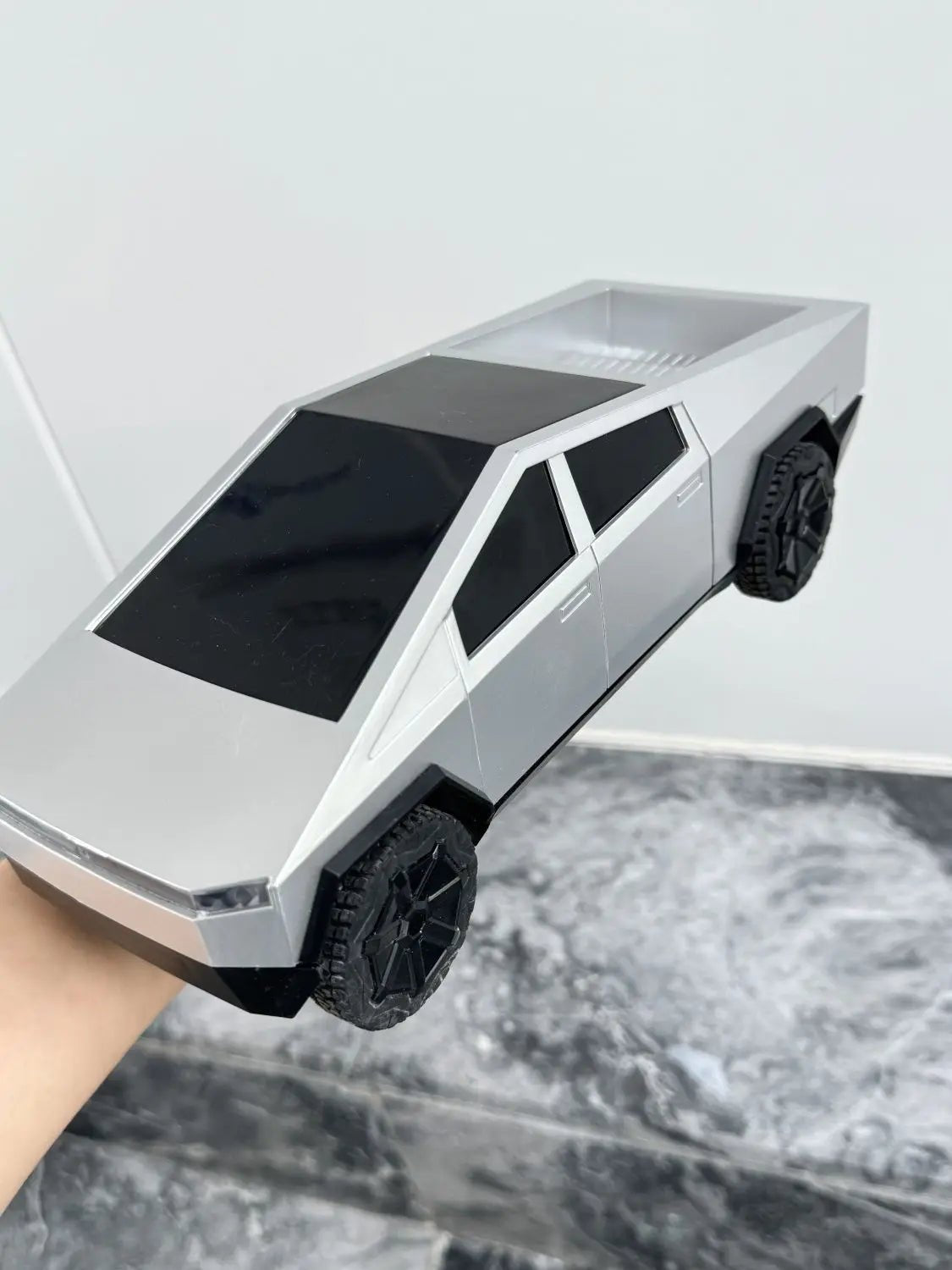 Voiture Télécommandée RC Cybertruck™ - Planète bébé