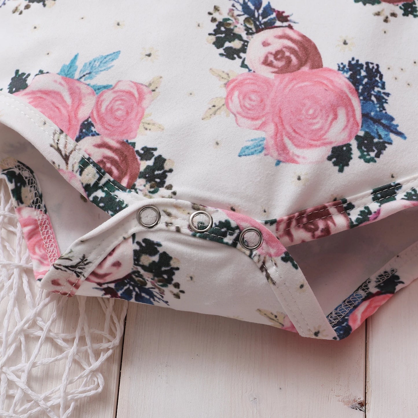 🌸 Ensemble Été 3 Pièces Bébé Fille – Fleurs Élégantes & Bretelles Volantées – Mioglrie™