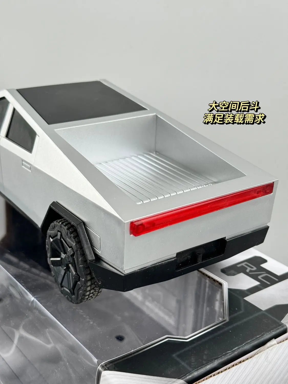 Voiture Télécommandée RC Cybertruck™ - Planète bébé