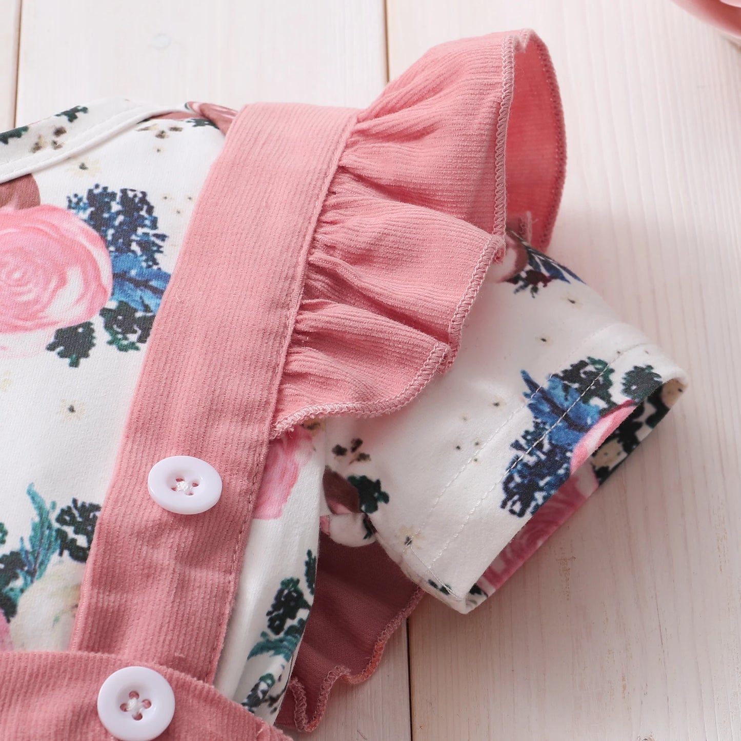 🌸 Ensemble Été 3 Pièces Bébé Fille – Fleurs Élégantes & Bretelles Volantées – Mioglrie™