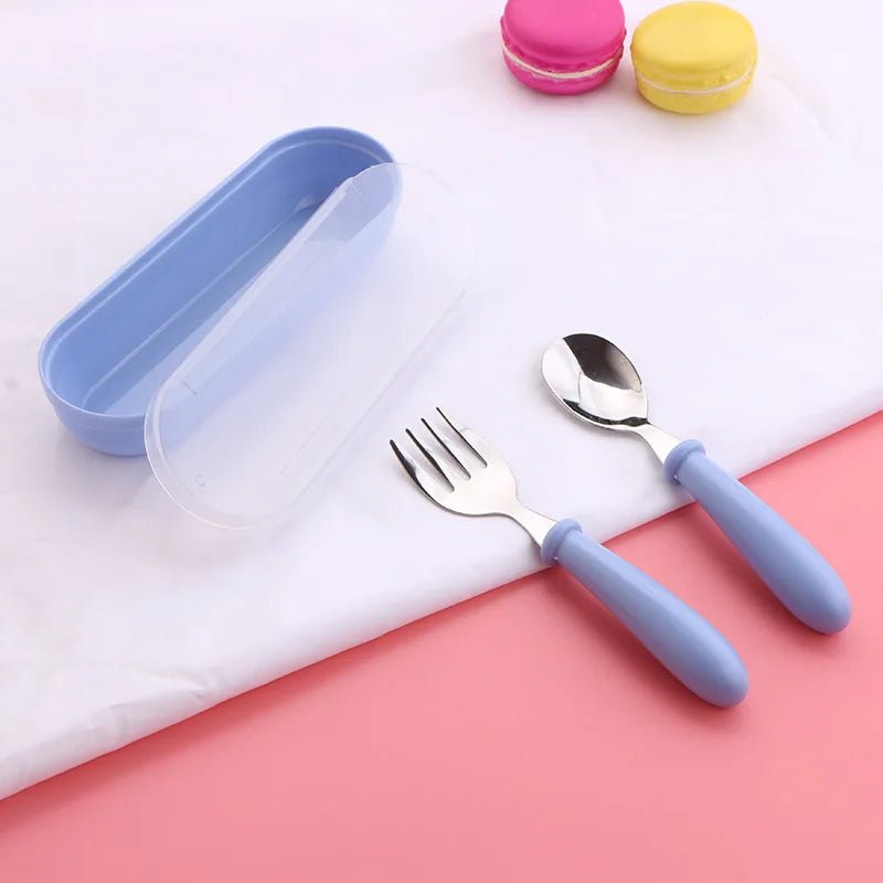 🍽️✨ Set de Couverts Enfant 3 pièces – Cuillère, Fourchette &amp; Boîte – Inox &amp; Sans BPA™ - Planète bébé
