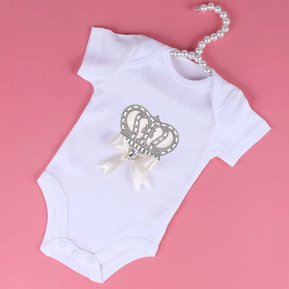 👶 Combinaison Bébé Unisexe Blanche – Motif Couronne Cristal – 3 à 24 Mois™ - Planète bébé