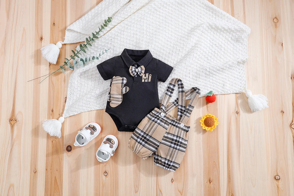 🧸 Ensemble 2 Pièces Bébé – Body à Manches Courtes Motif Ours + Pantalon Bretelles à Carreaux™ - Planète bébé