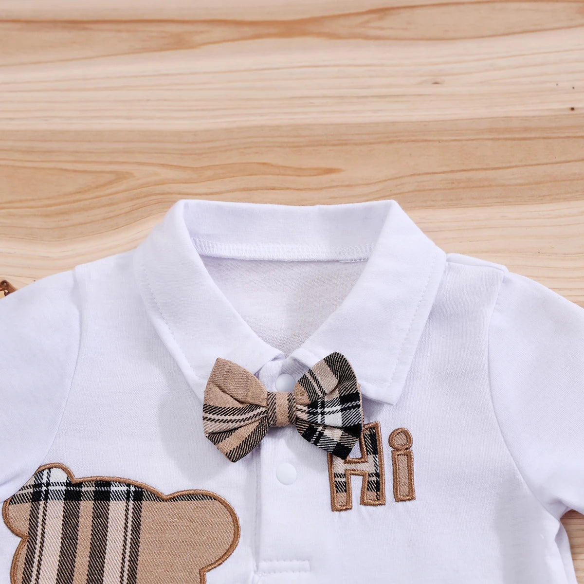 🧸 Ensemble 2 Pièces Bébé – Body à Manches Courtes Motif Ours + Pantalon Bretelles à Carreaux™ - Planète bébé