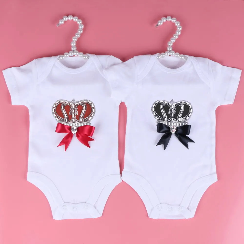 👶 Combinaison Bébé Unisexe Blanche – Motif Couronne Cristal – 3 à 24 Mois™ - Planète bébé