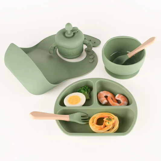 🍽️ Set de Vaisselle en Silicone pour Bébé – 8 Pièces Évolutives et Sûres™