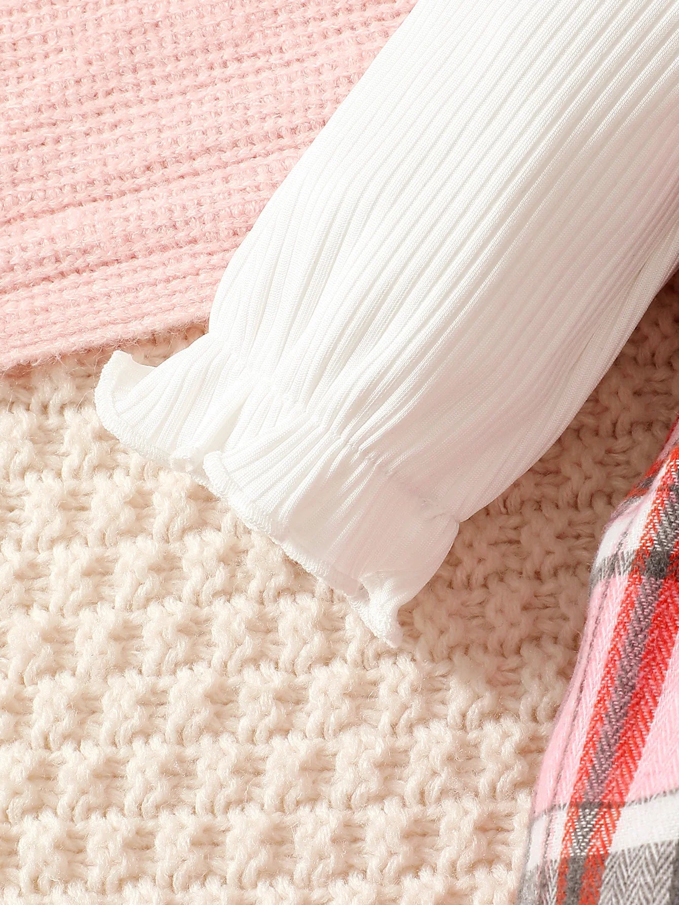 Barboteuse Bébé Fille Printemps Automne à Manches Volantes – Motif Carreaux Rose avec Bandeau – Confort Stretch 0-18 Mois™