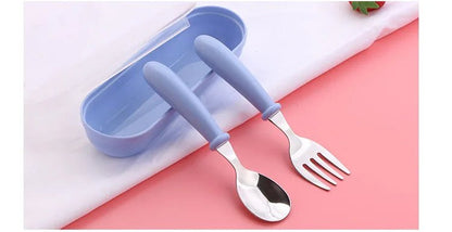 🍽️✨ Set de Couverts Enfant 3 pièces – Cuillère, Fourchette &amp; Boîte – Inox &amp; Sans BPA™ - Planète bébé