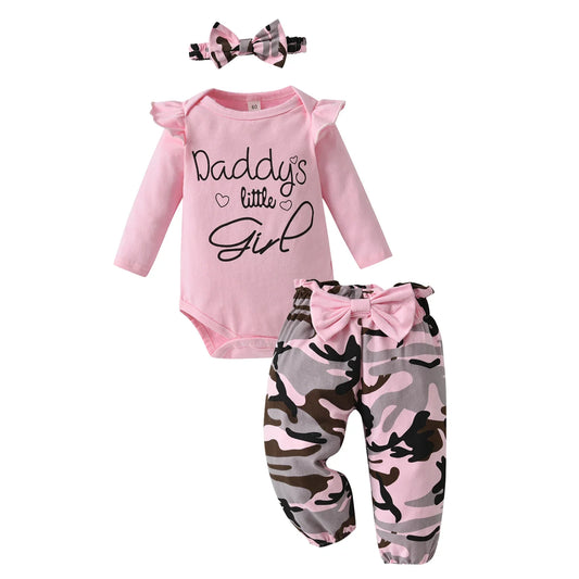 🌸🪖 Ensemble Bébé Fille 3 Pièces – Body à Message, Pantalon Camouflage &amp; Bandeau Nœud – KuKitty – Printemps™ - Planète bébé