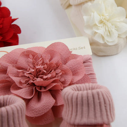 Coffret Naissance 3 Pièces – Duo de Bandeaux Dentelle &amp; Chaussettes Assorties