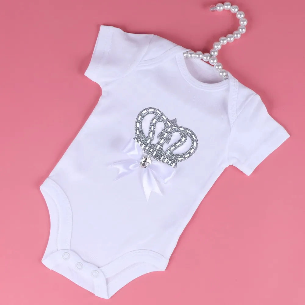 👶 Combinaison Bébé Unisexe Blanche – Motif Couronne Cristal – 3 à 24 Mois™ - Planète bébé