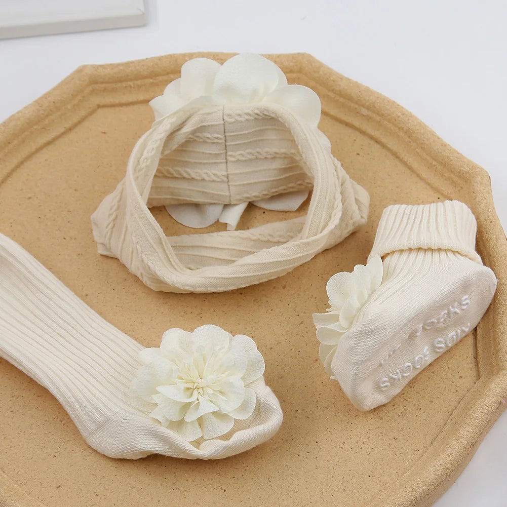 Coffret Naissance 3 Pièces – Duo de Bandeaux Dentelle &amp; Chaussettes Assorties