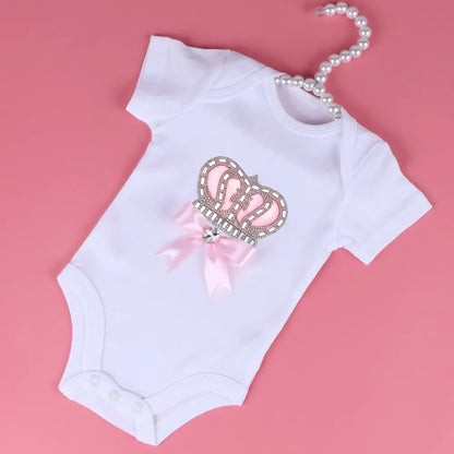 👶 Combinaison Bébé Unisexe Blanche – Motif Couronne Cristal – 3 à 24 Mois™