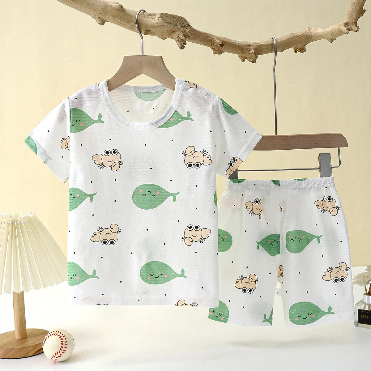 Pyjama d'été blanc manches courtes avec imprimé fleurs vertes • Tous en Pyjama Pyjama d'été blanc manches courtes avec imprimé fleurs vertes • Tous en Pyjama